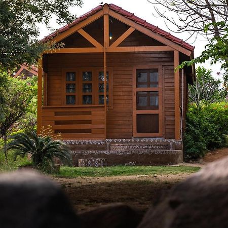 Leo Wodden Resort Hampi Eksteriør bilde