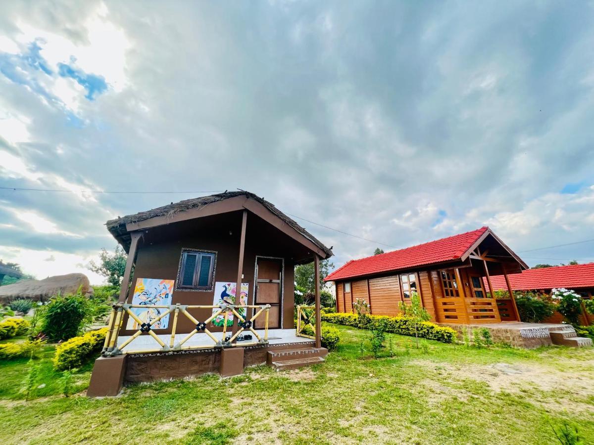 Leo Wodden Resort Hampi Eksteriør bilde