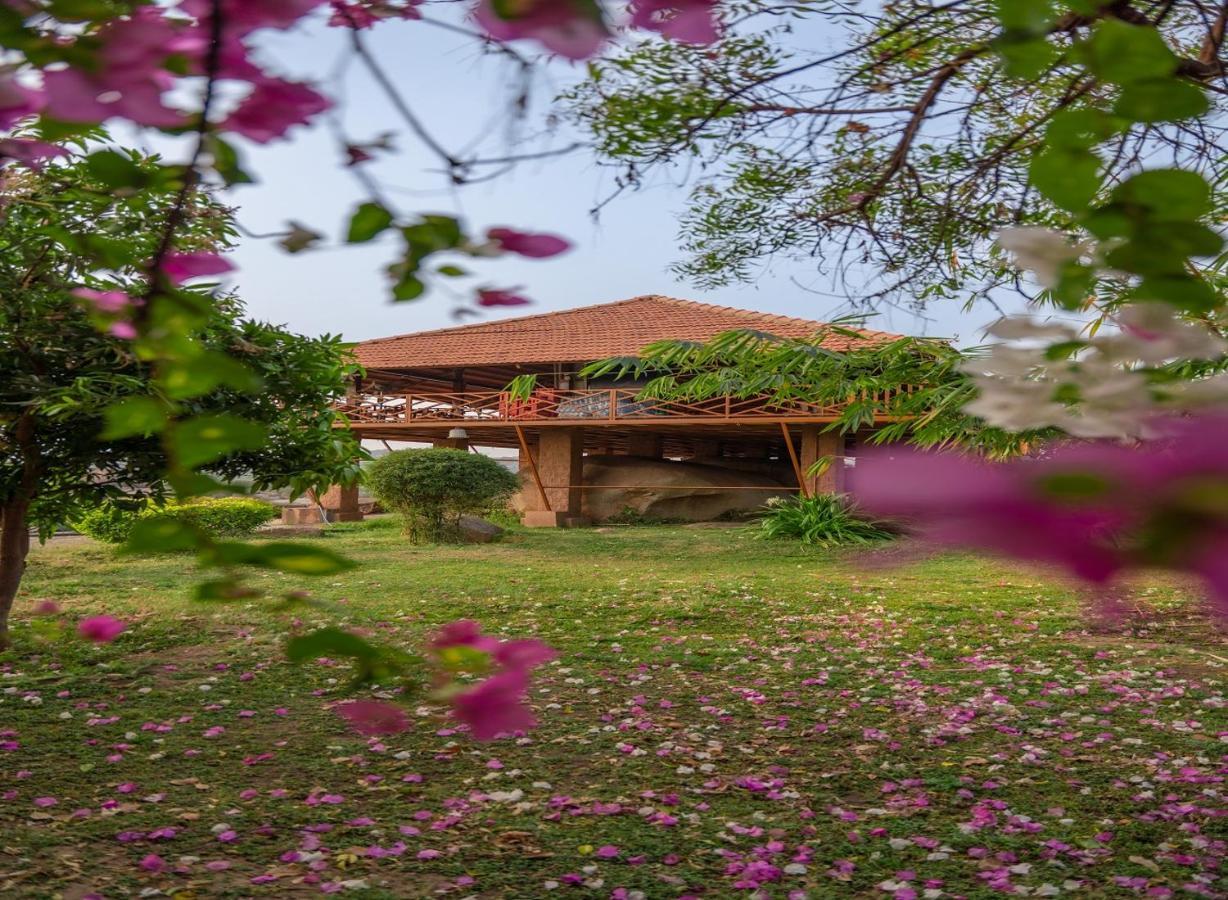 Leo Wodden Resort Hampi Eksteriør bilde